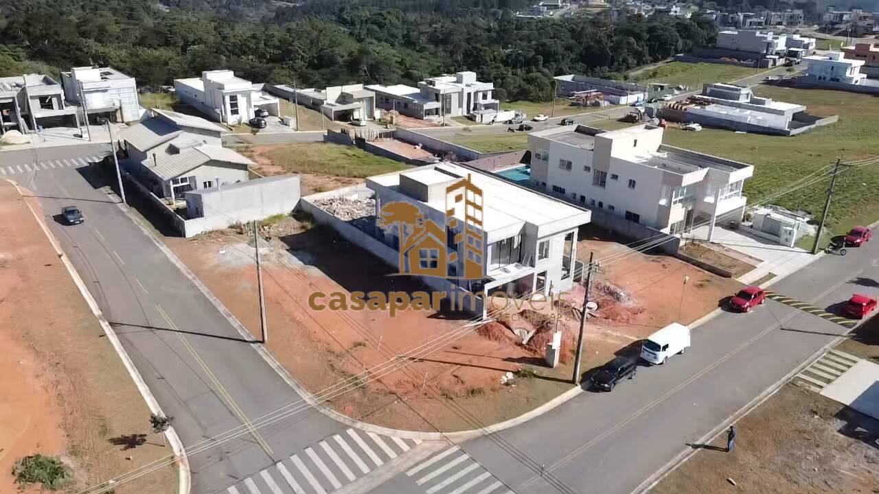 Maravilhoso Sobrado Alto Padrão em Condomínio Fechado com 300m² e Lazer