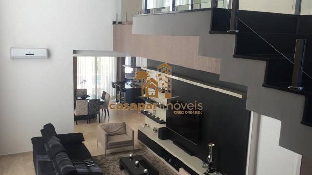 Casa à Venda em Condomínio Fechado com 4 Suítes, Piscina Privativa