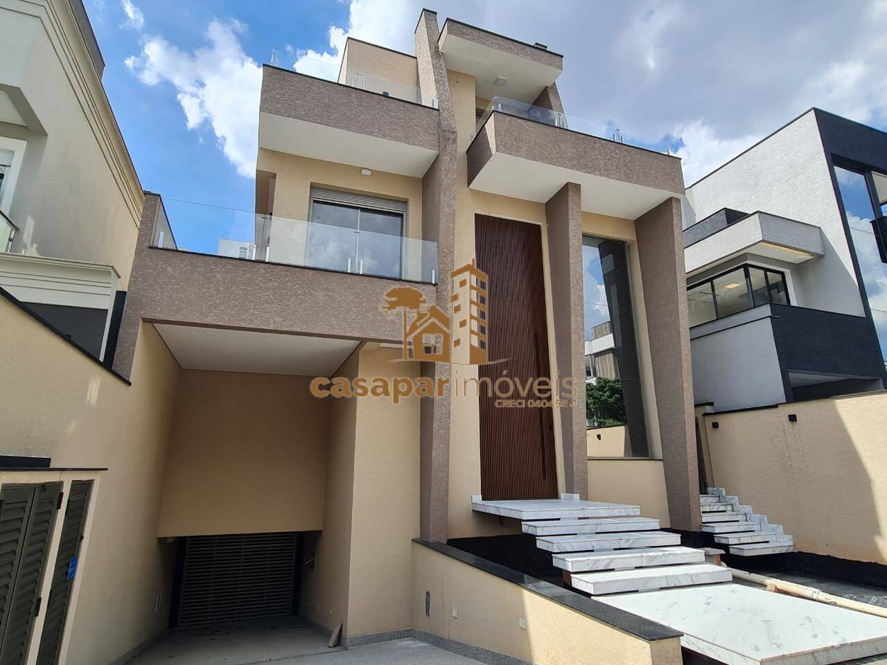 Casa em Condomínio à Venda com 650m², 5 Suítes e Piscina Privativa