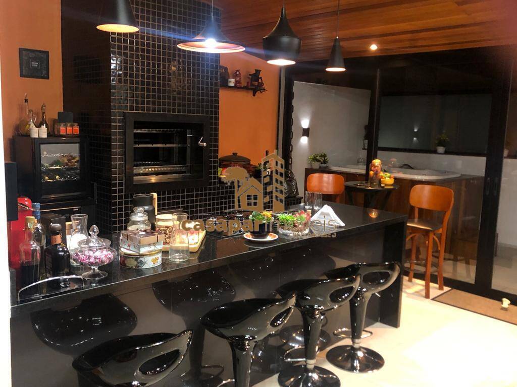 Linda Cobertura no Santa Maria, 100m² com 2 Dormitórios e Churrasqueira