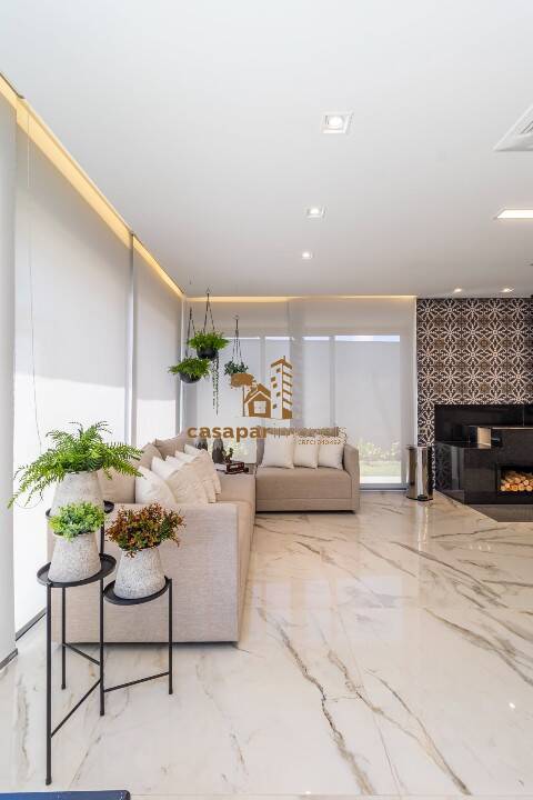 Casa em Condomínio à Venda com Porteira Fechada, 586m² com 5 Quartos