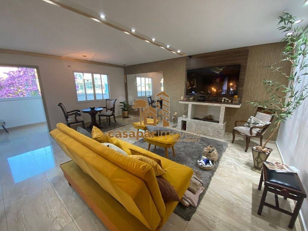 Cobertura Espaçosa de 270m² com 3 Suítes, Sala com Lareira e Jacuzzi