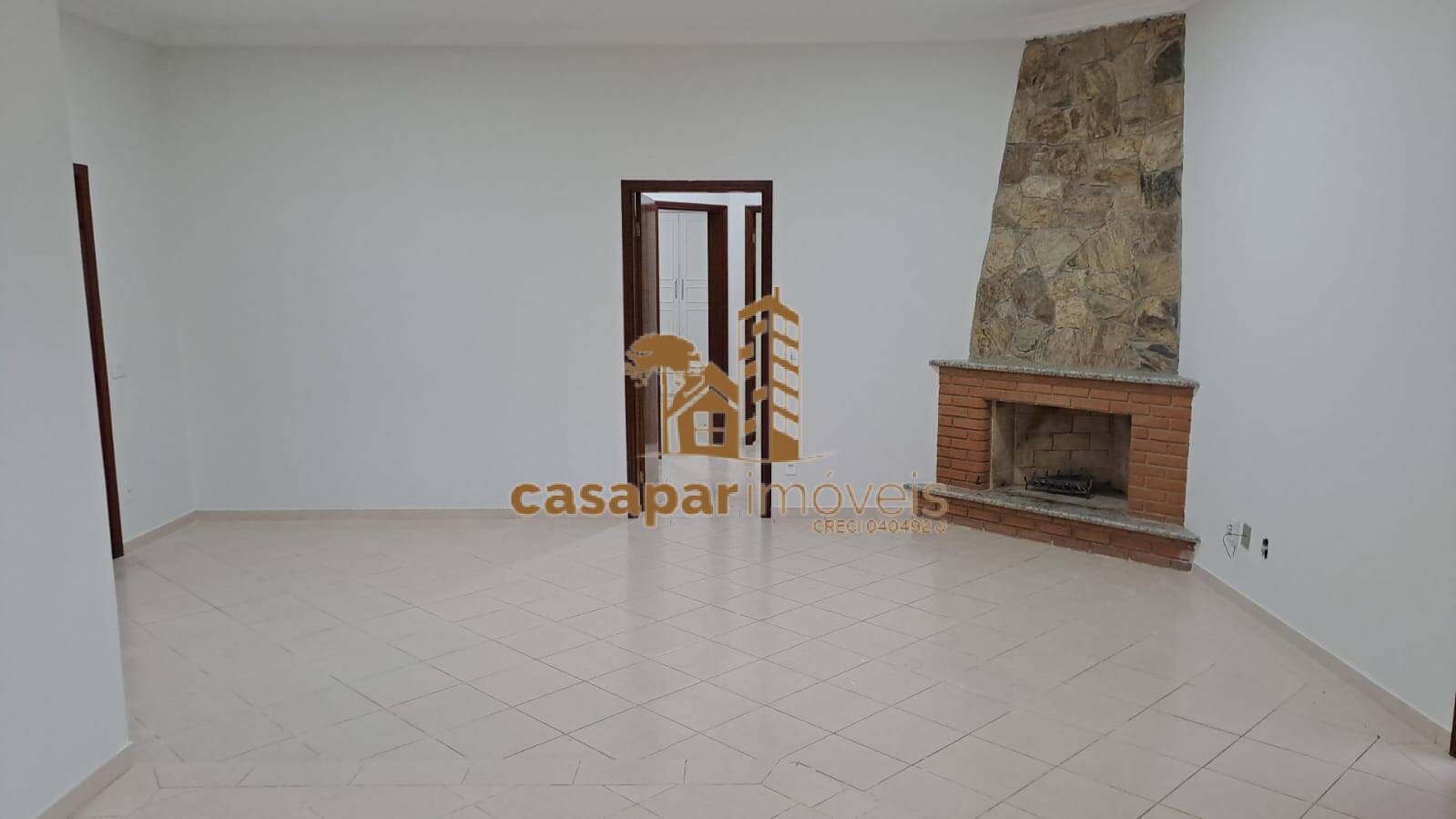 Casa Térrea à Venda em Condomínio Fechado, 250m² 3 Quartos, Estuda Permuta