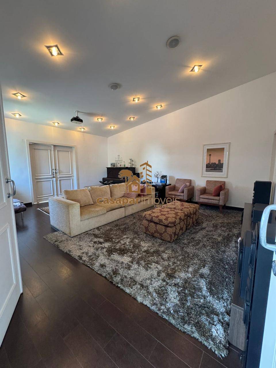 Maravilhosa Casa em Condimínio Fechado com 543m², 5 Dormitórios e Lazer