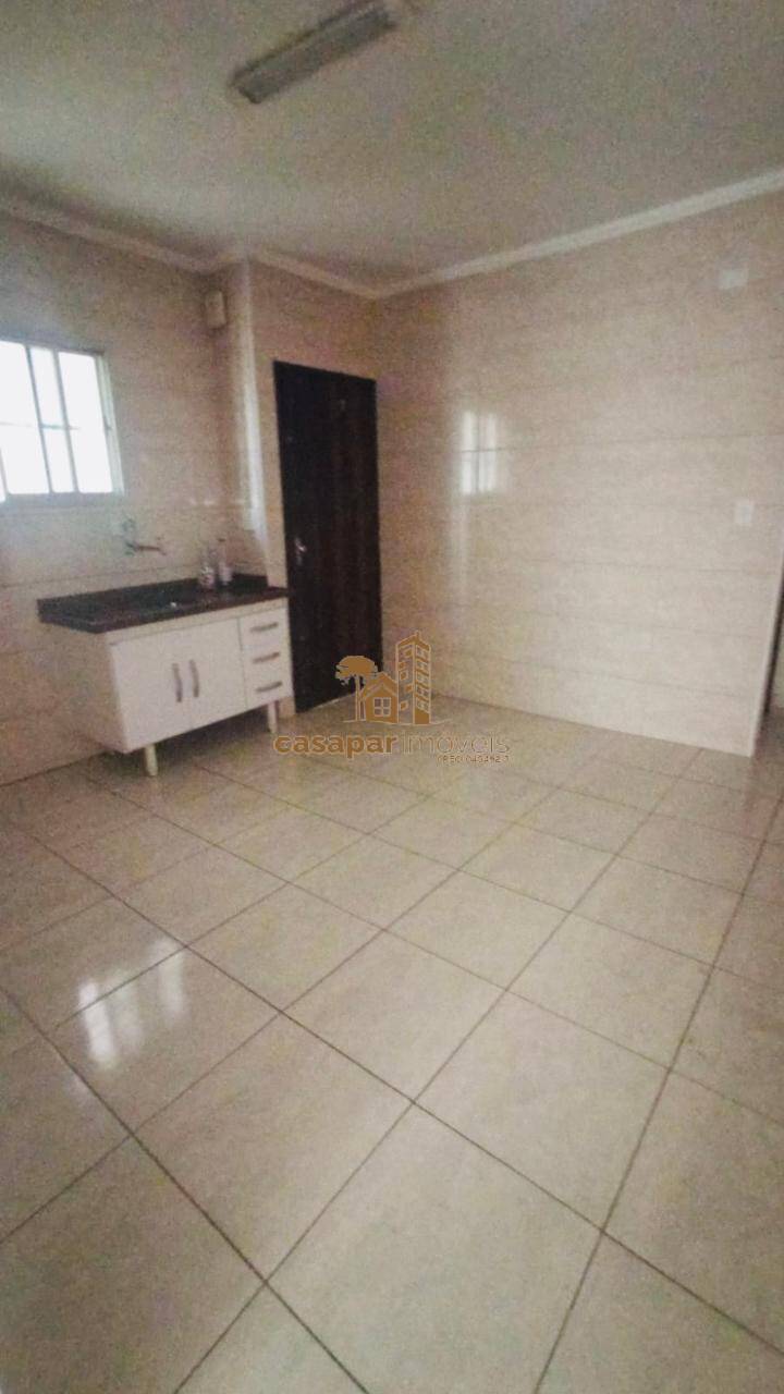 Casa para locação com 2 dorm., sala e cozinha em Santo André