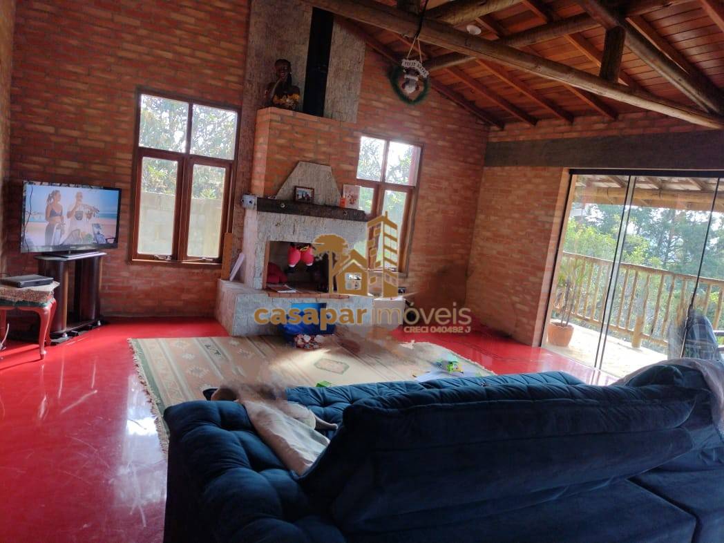Casa em Condomínio  Fechado em São Roque, 1060m² com 2 Suítes e Natureza