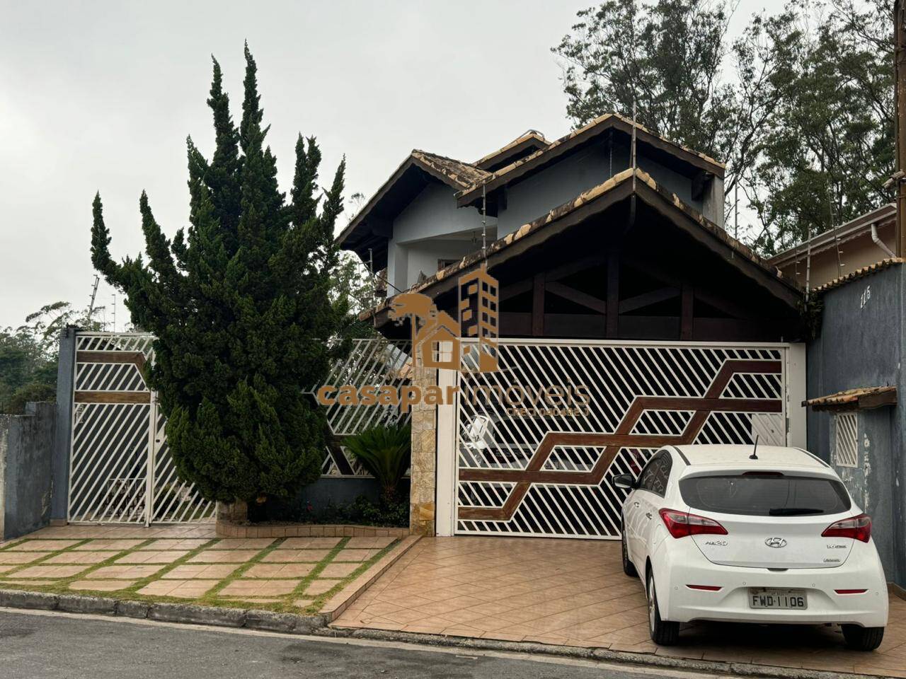 Sobrado à Venda com 500m², 3 Dormitórios com Piscina e Espaço Gourmet