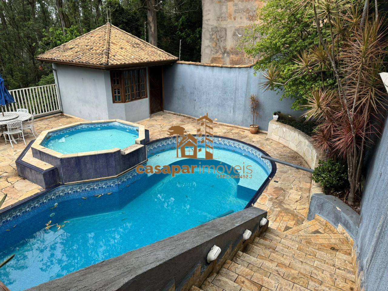Sobrado à Venda com 500m², 3 Dormitórios com Piscina e Espaço Gourmet