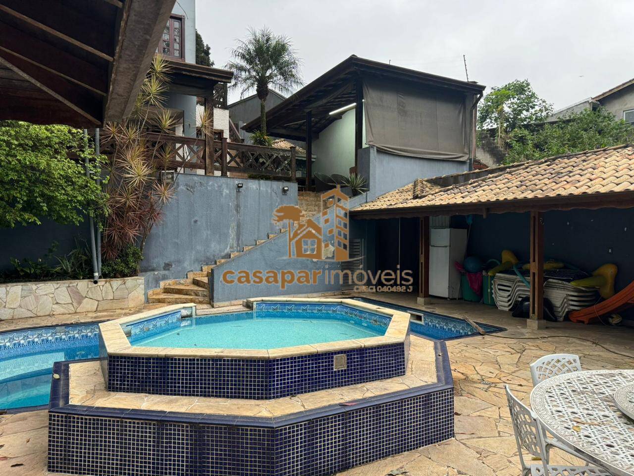 Sobrado à Venda com 500m², 3 Dormitórios com Piscina e Espaço Gourmet