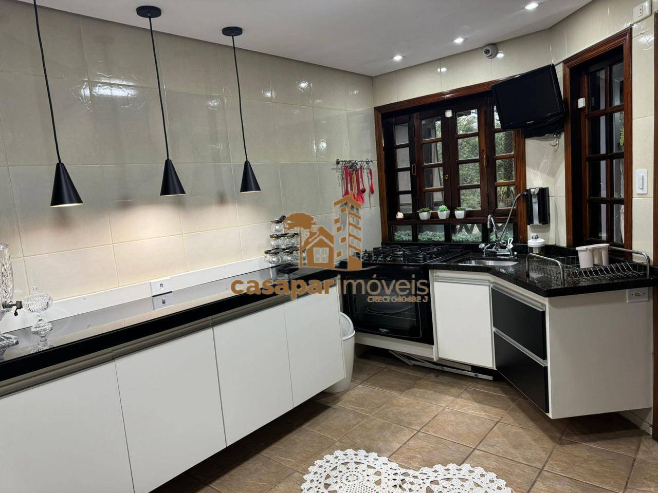 Sobrado à Venda com 500m², 3 Dormitórios com Piscina e Espaço Gourmet