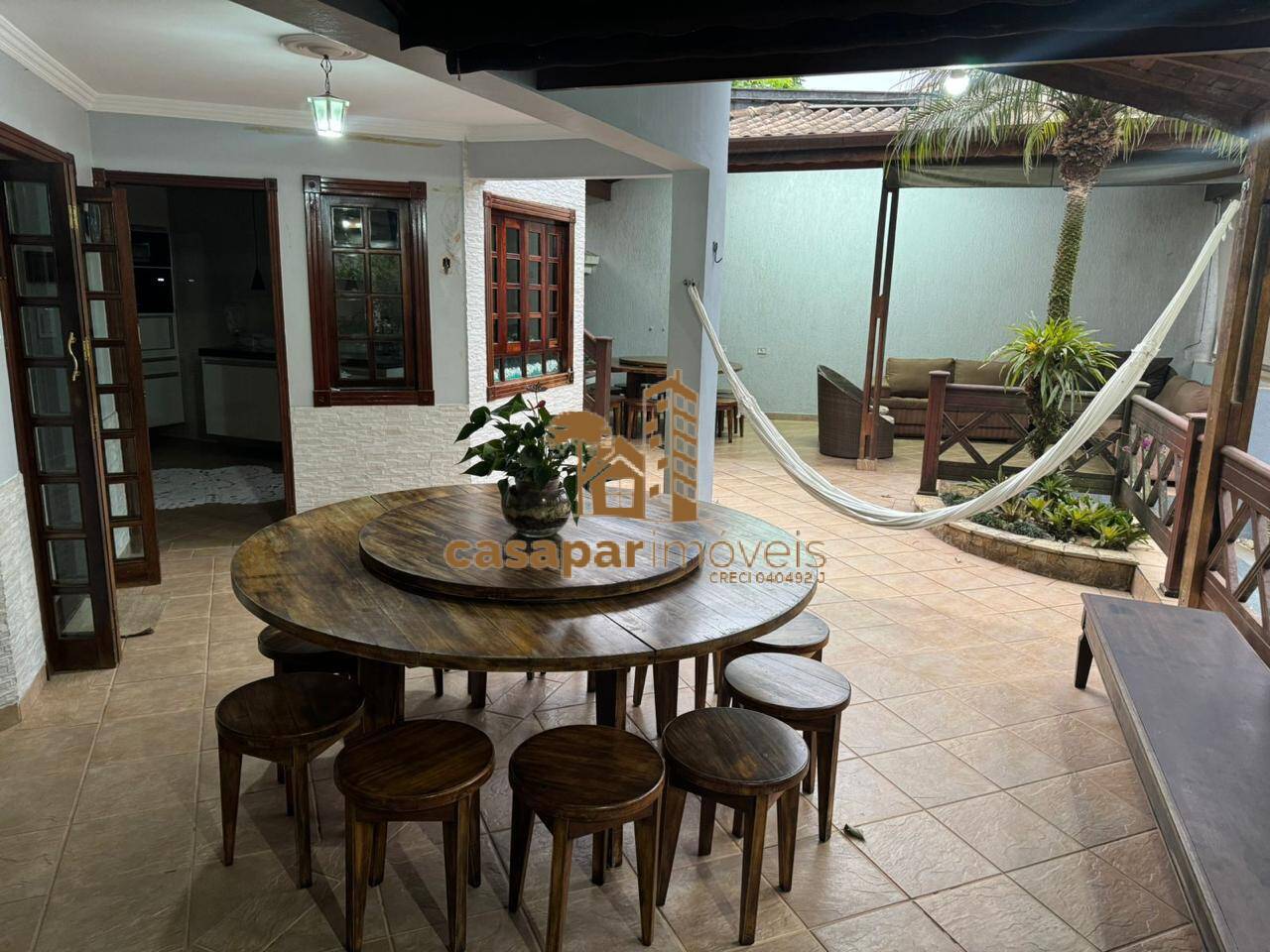 Sobrado à Venda com 500m², 3 Dormitórios com Piscina e Espaço Gourmet