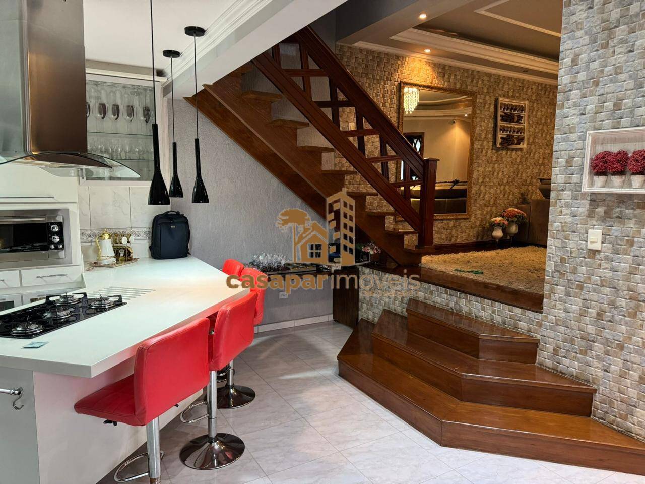 Sobrado à Venda com 500m², 3 Dormitórios com Piscina e Espaço Gourmet