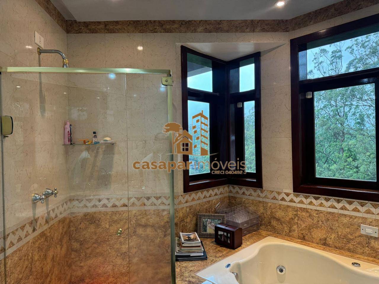 Sobrado à Venda com 500m², 3 Dormitórios com Piscina e Espaço Gourmet