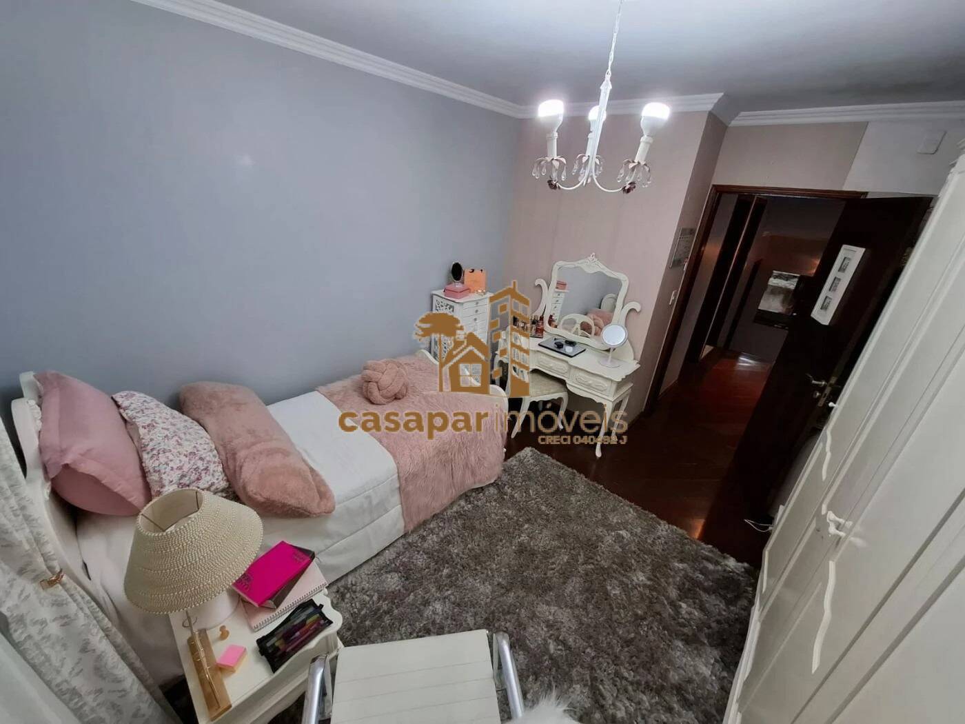 Sobrado à Venda com 500m², 3 Dormitórios com Piscina e Espaço Gourmet