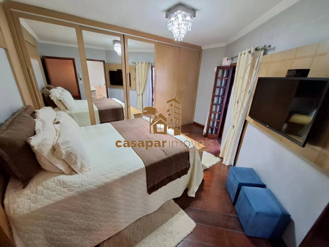 Sobrado à Venda com 500m², 3 Dormitórios com Piscina e Espaço Gourmet