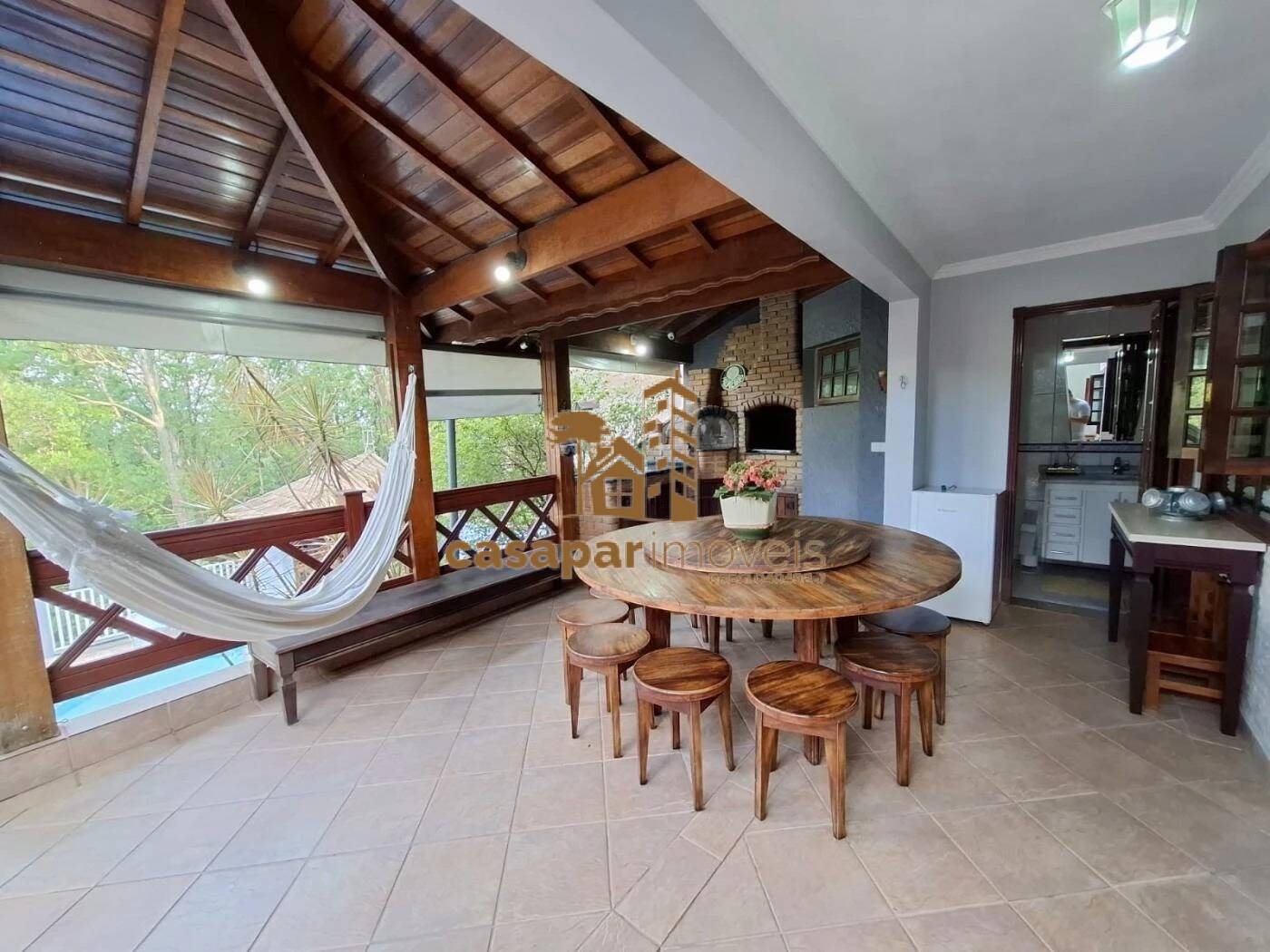 Sobrado à Venda com 500m², 3 Dormitórios com Piscina e Espaço Gourmet