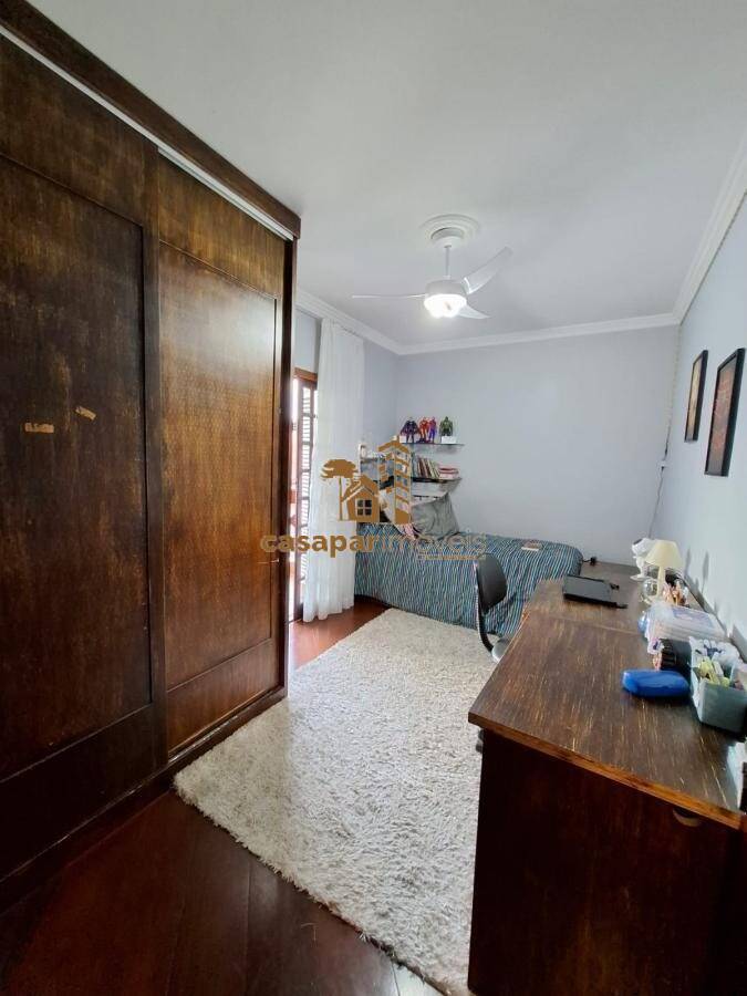 Sobrado à Venda com 500m², 3 Dormitórios com Piscina e Espaço Gourmet