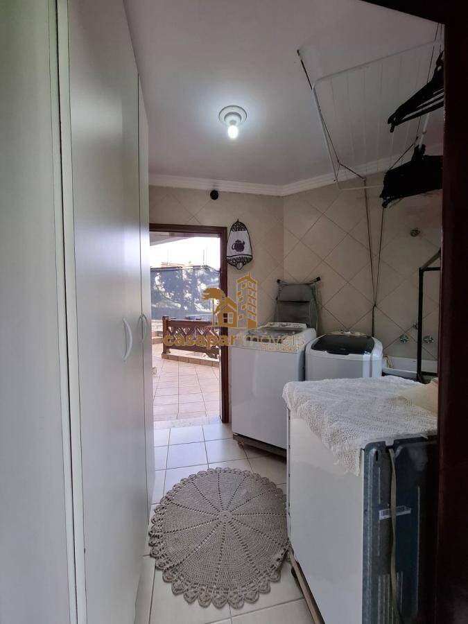 Sobrado à Venda com 500m², 3 Dormitórios com Piscina e Espaço Gourmet