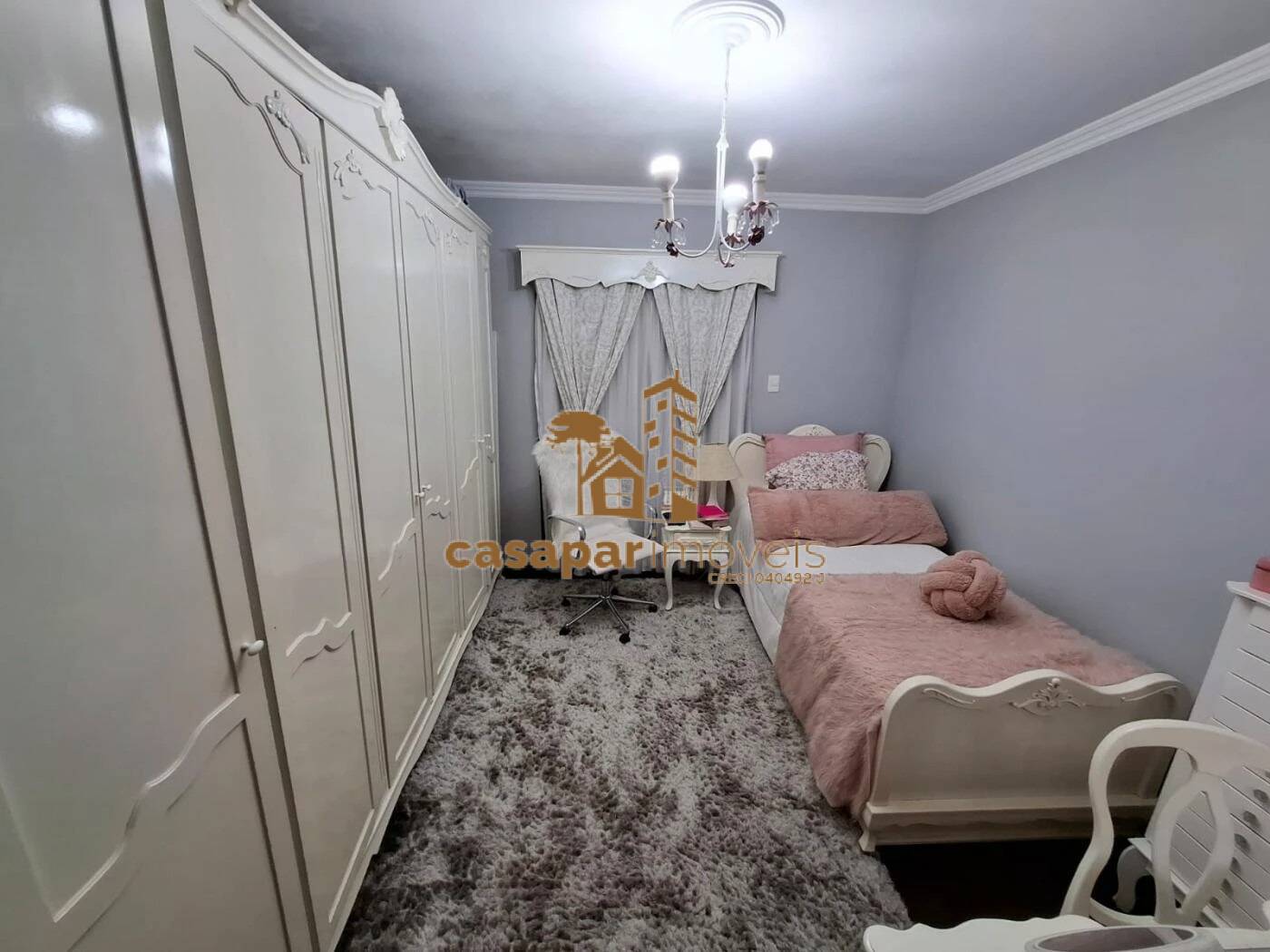 Sobrado à Venda com 500m², 3 Dormitórios com Piscina e Espaço Gourmet