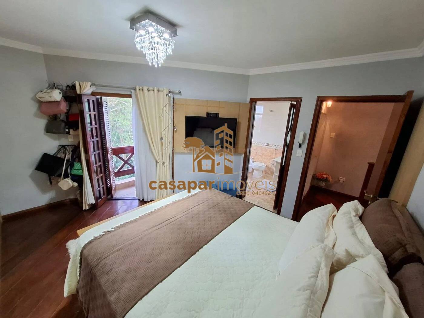 Sobrado à Venda com 500m², 3 Dormitórios com Piscina e Espaço Gourmet