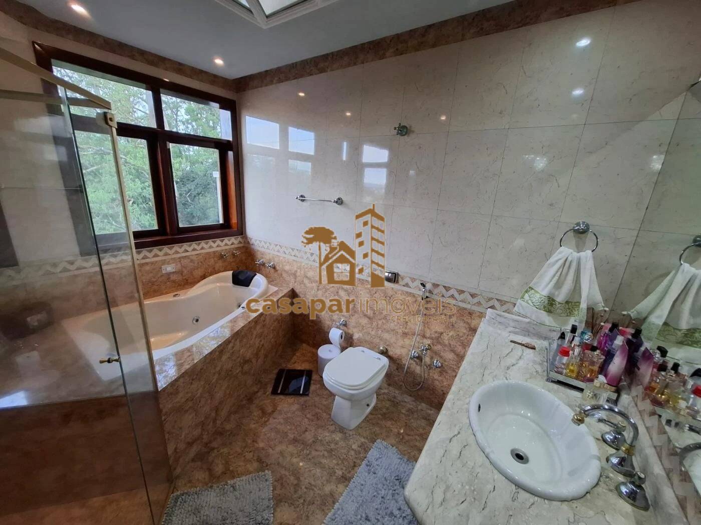 Sobrado à Venda com 500m², 3 Dormitórios com Piscina e Espaço Gourmet