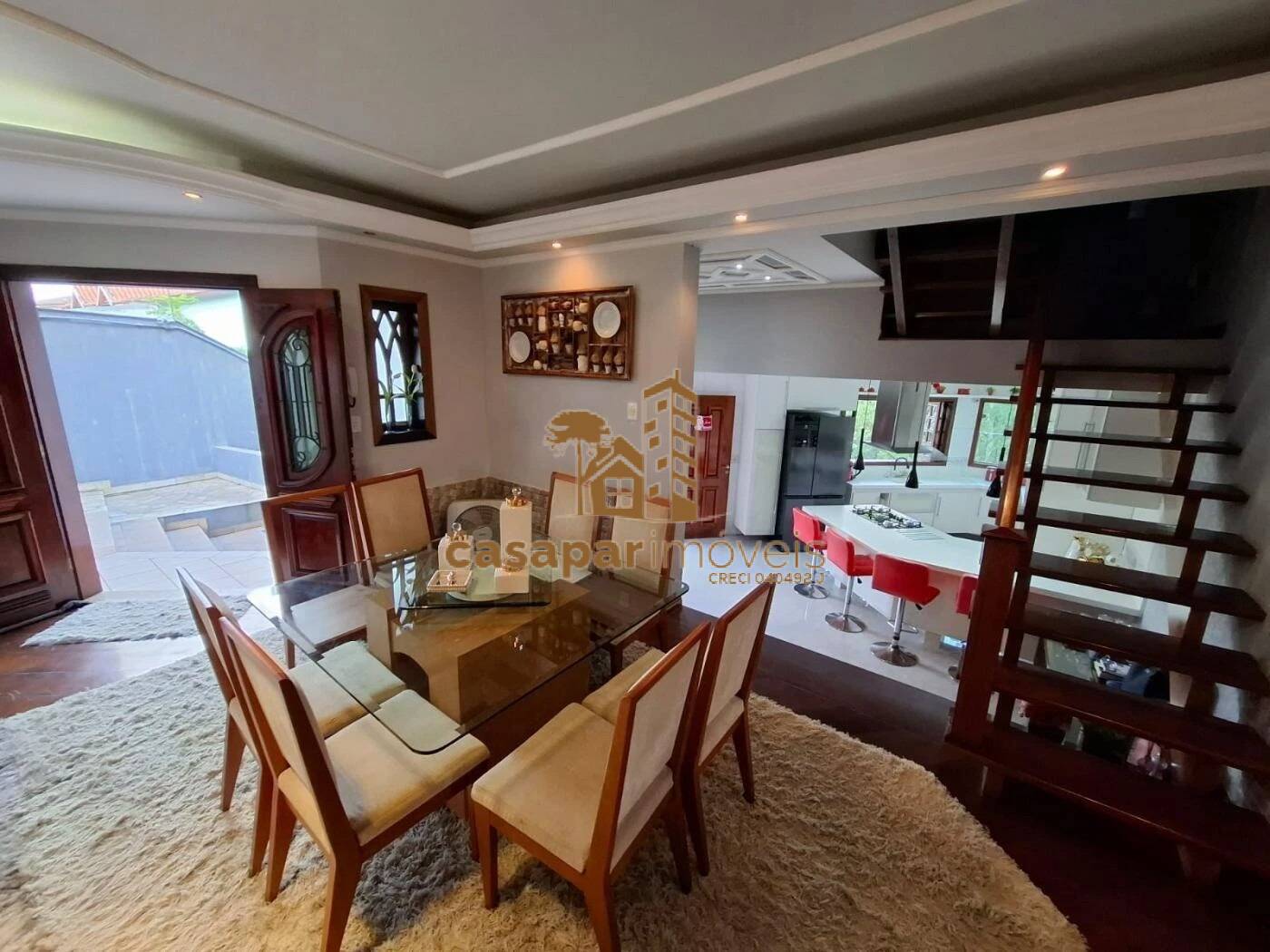 Sobrado à Venda com 500m², 3 Dormitórios com Piscina e Espaço Gourmet