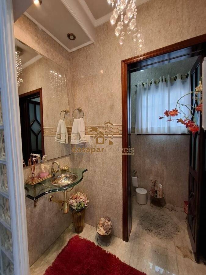 Sobrado à Venda com 500m², 3 Dormitórios com Piscina e Espaço Gourmet