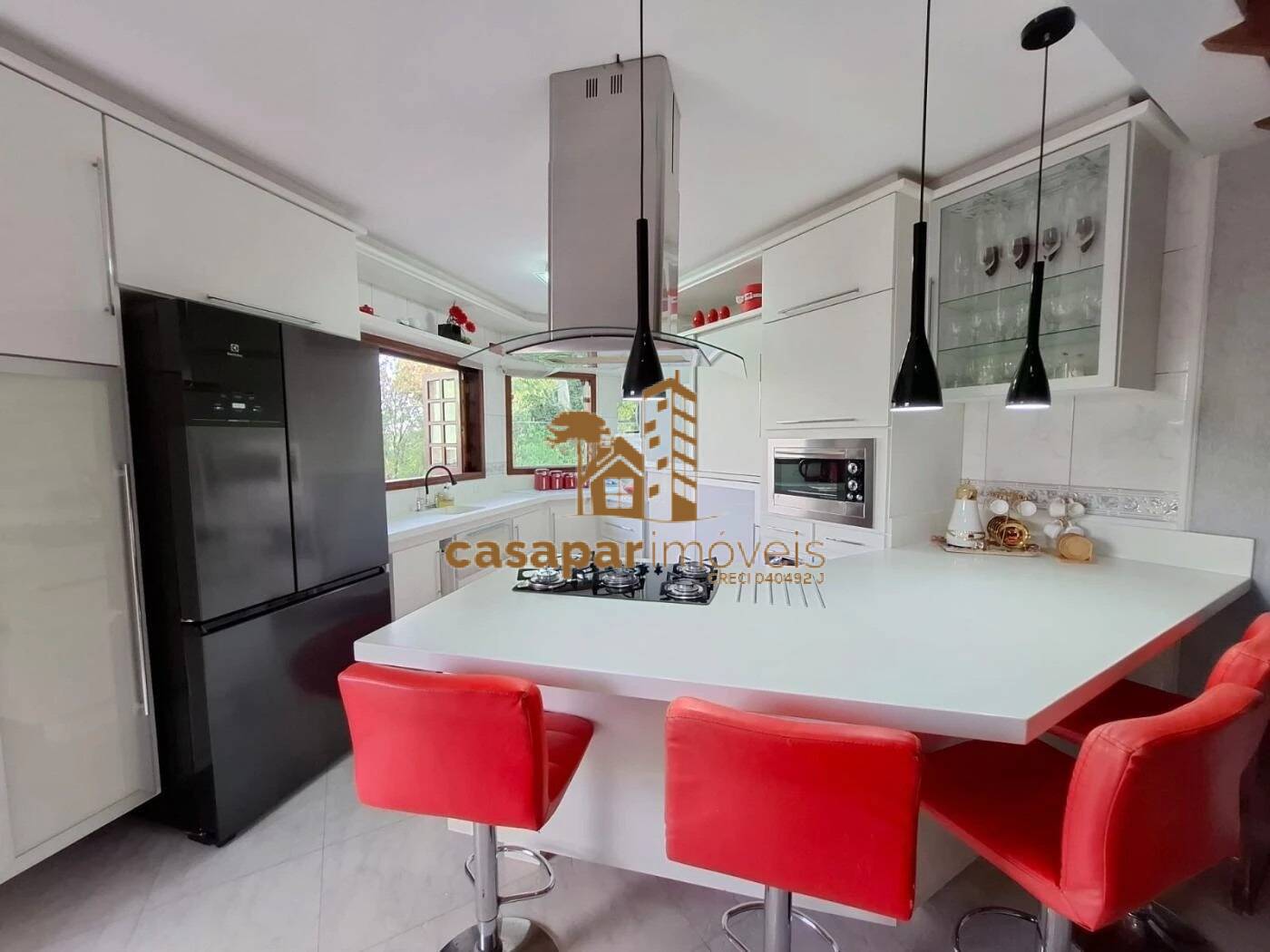 Sobrado à Venda com 500m², 3 Dormitórios com Piscina e Espaço Gourmet