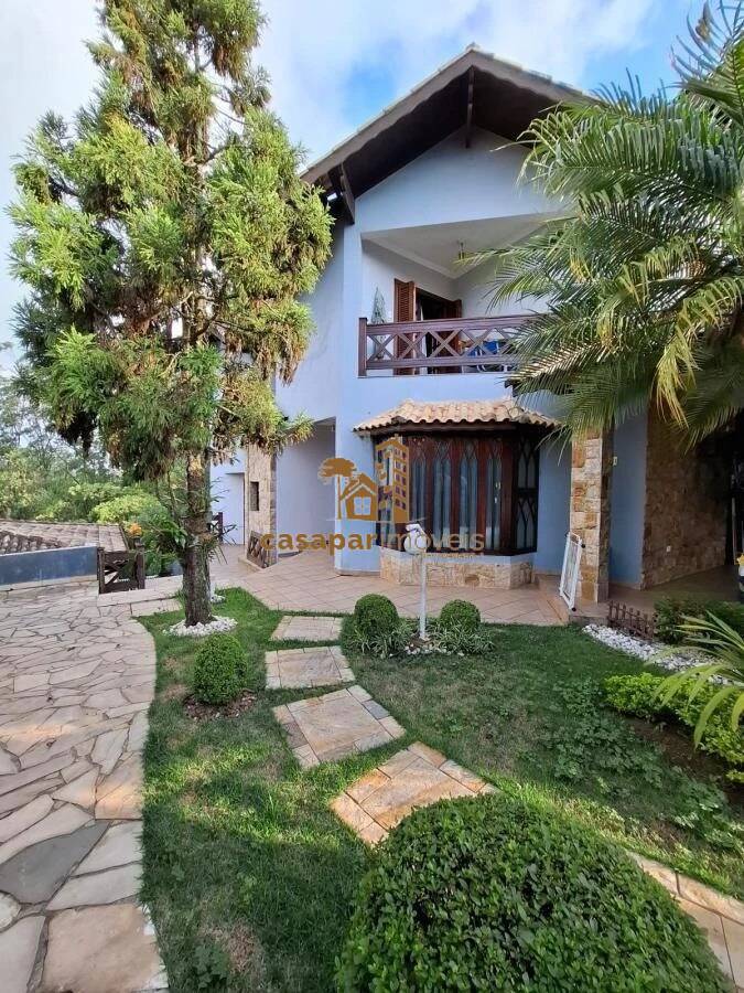 Sobrado à Venda com 500m², 3 Dormitórios com Piscina e Espaço Gourmet