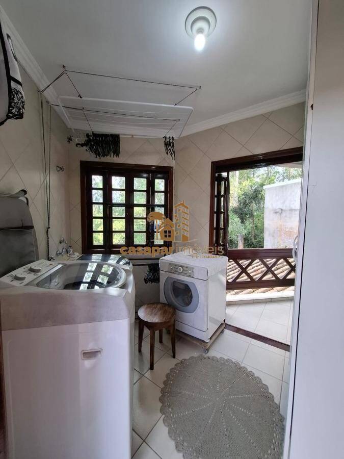 Sobrado à Venda com 500m², 3 Dormitórios com Piscina e Espaço Gourmet