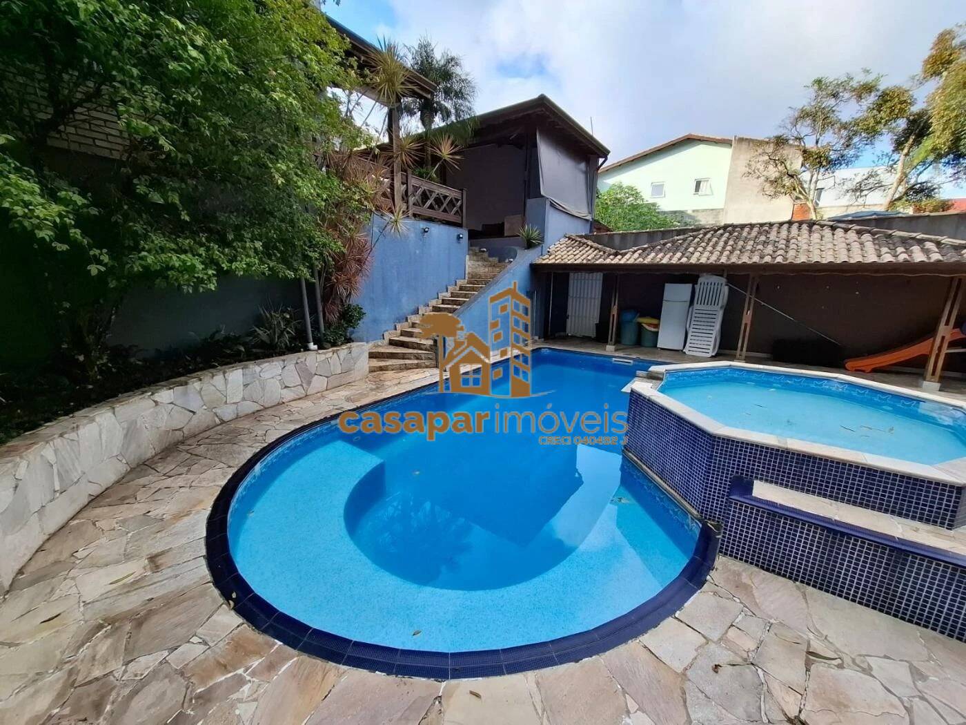 Sobrado à Venda com 500m², 3 Dormitórios com Piscina e Espaço Gourmet