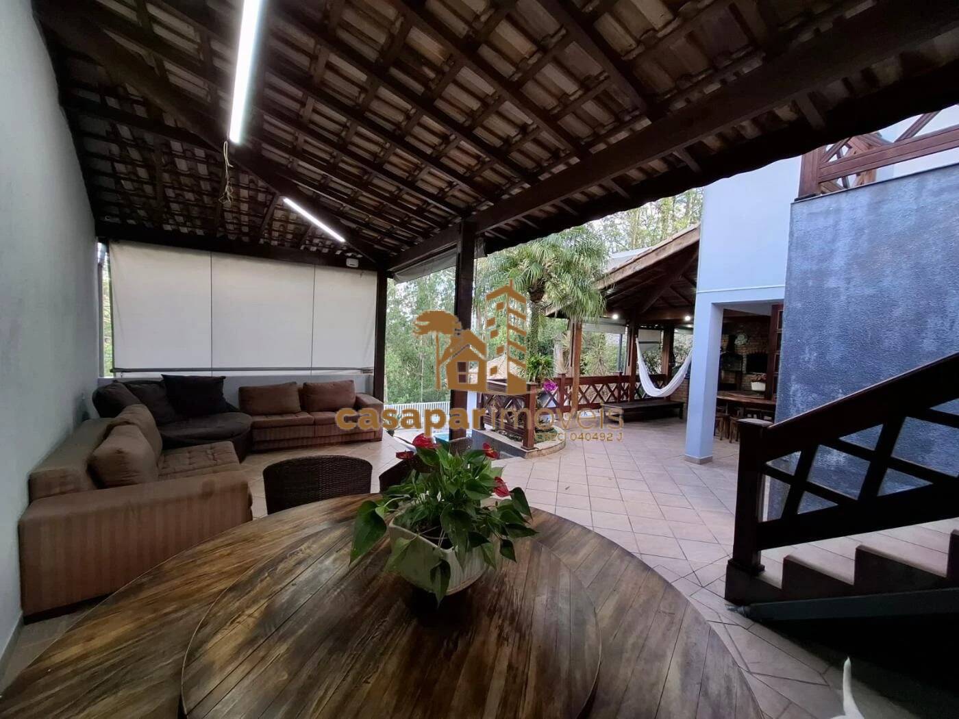 Sobrado à Venda com 500m², 3 Dormitórios com Piscina e Espaço Gourmet