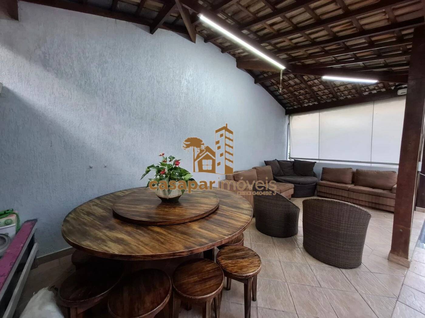 Sobrado à Venda com 500m², 3 Dormitórios com Piscina e Espaço Gourmet