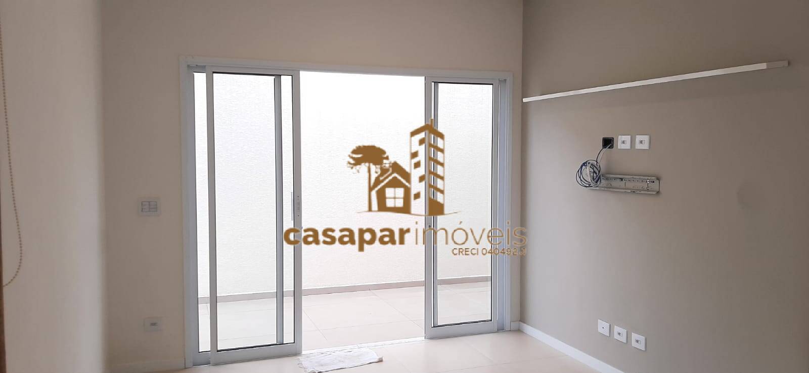 Casa Térrea à Venda com 300m², 2 Dormitórios e com Edícula em Atibaia