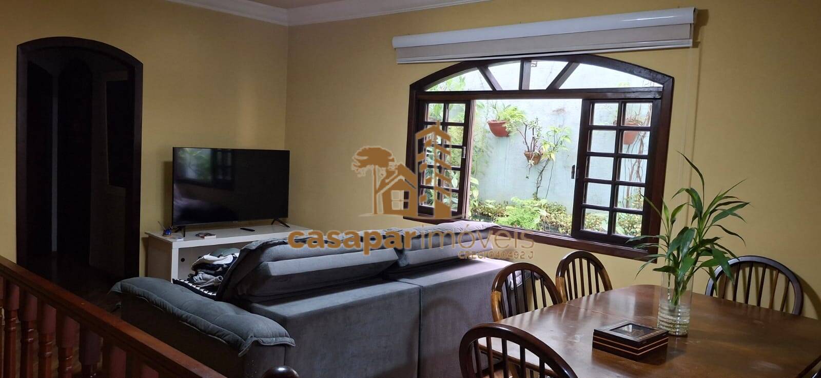 Sobrado à Venda com 214m², 3 Dormitórios com 2 Vagas e Edícula