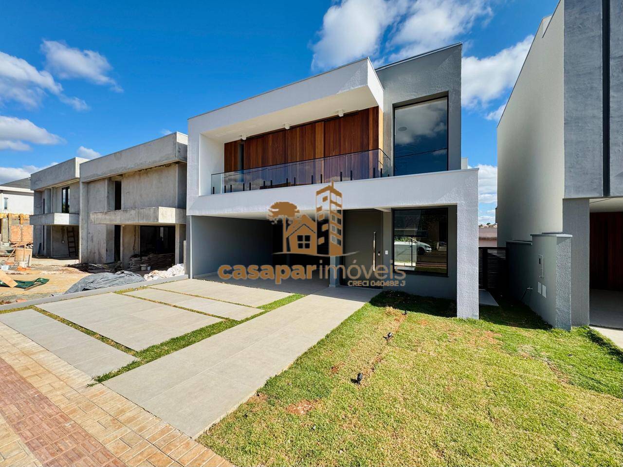 Casa à Venda no Condomínio Araçari, 209m² com 3 Suítes e 4 Vagas