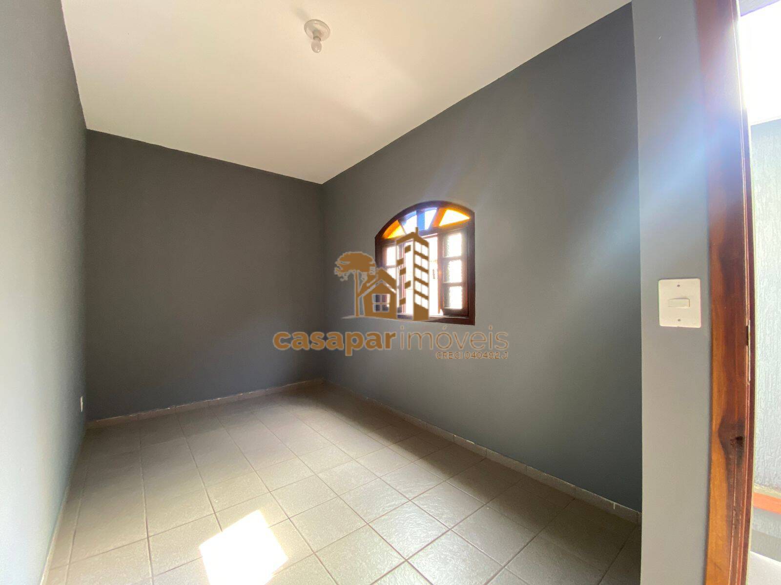 Sobrado à venda com 180m², 3 quartos com edícula e estuda permuta