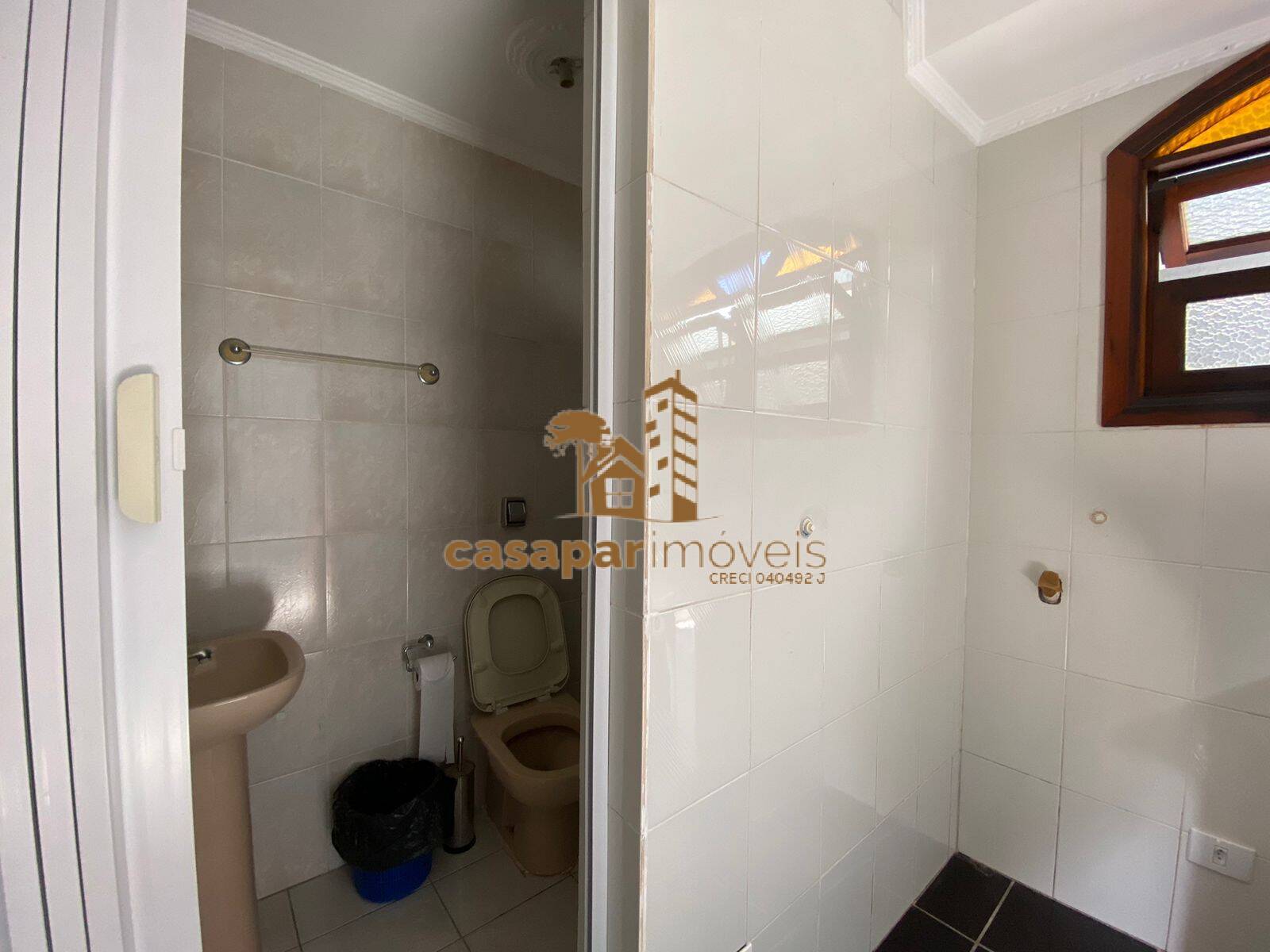 Sobrado à venda com 180m², 3 quartos com edícula e estuda permuta
