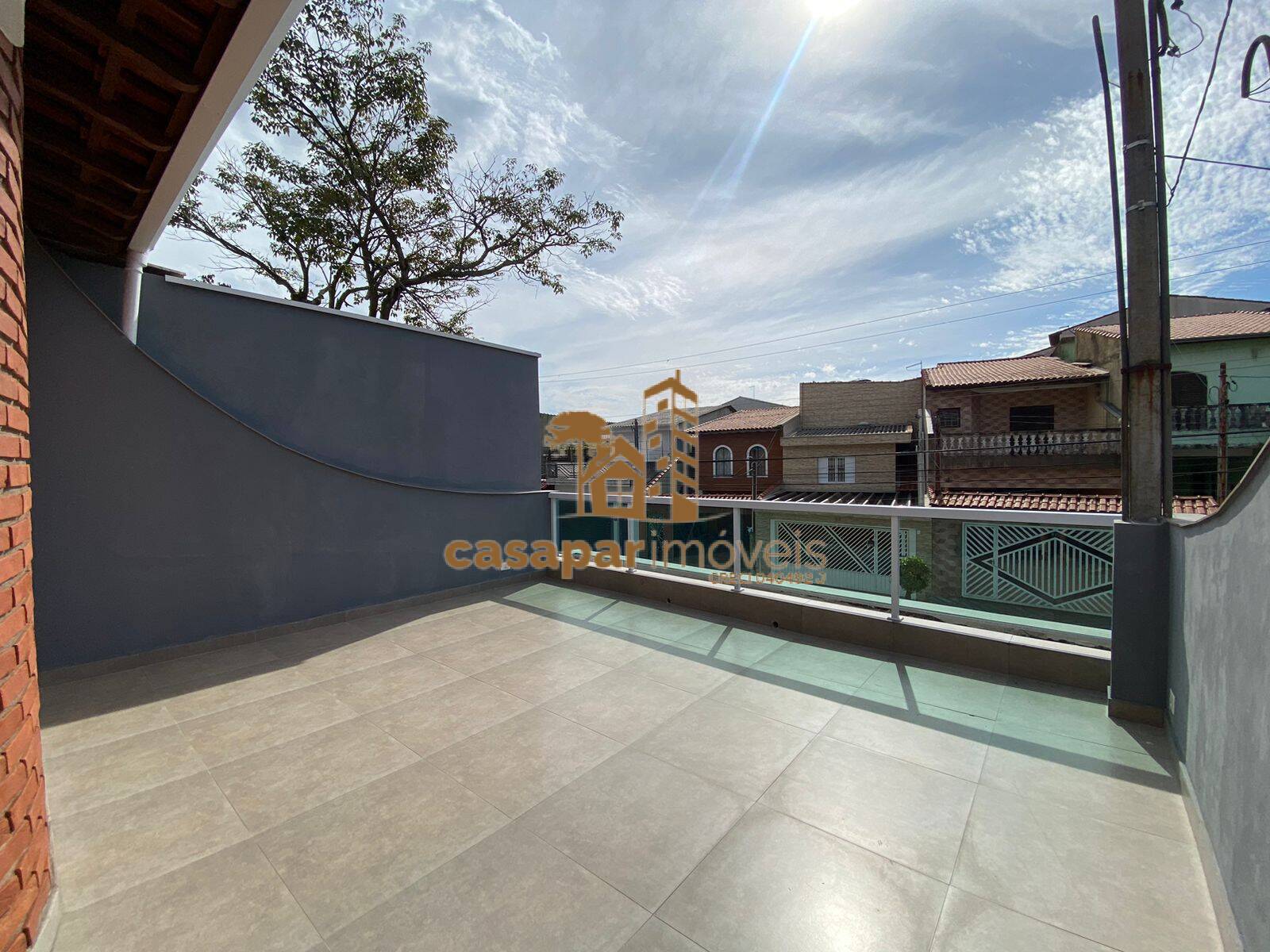 Sobrado à venda com 180m², 3 quartos com edícula e estuda permuta