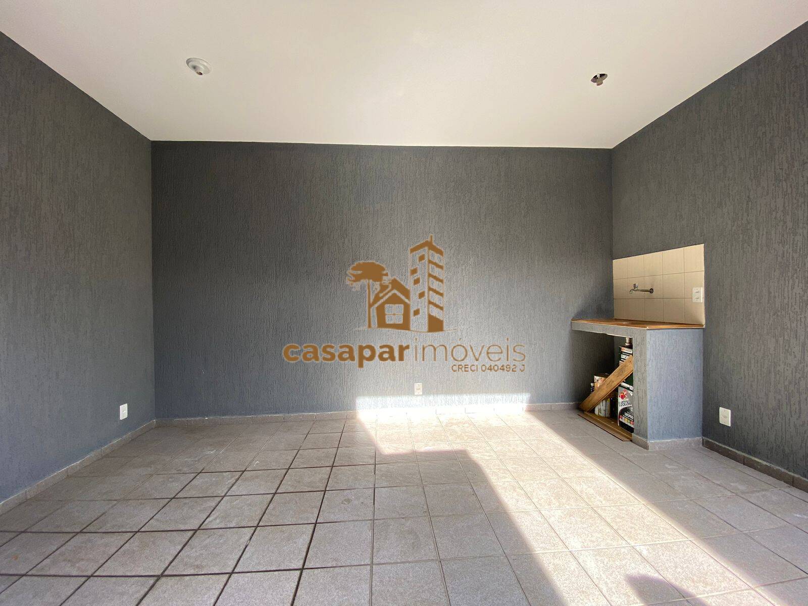 Sobrado à venda com 180m², 3 quartos com edícula e estuda permuta
