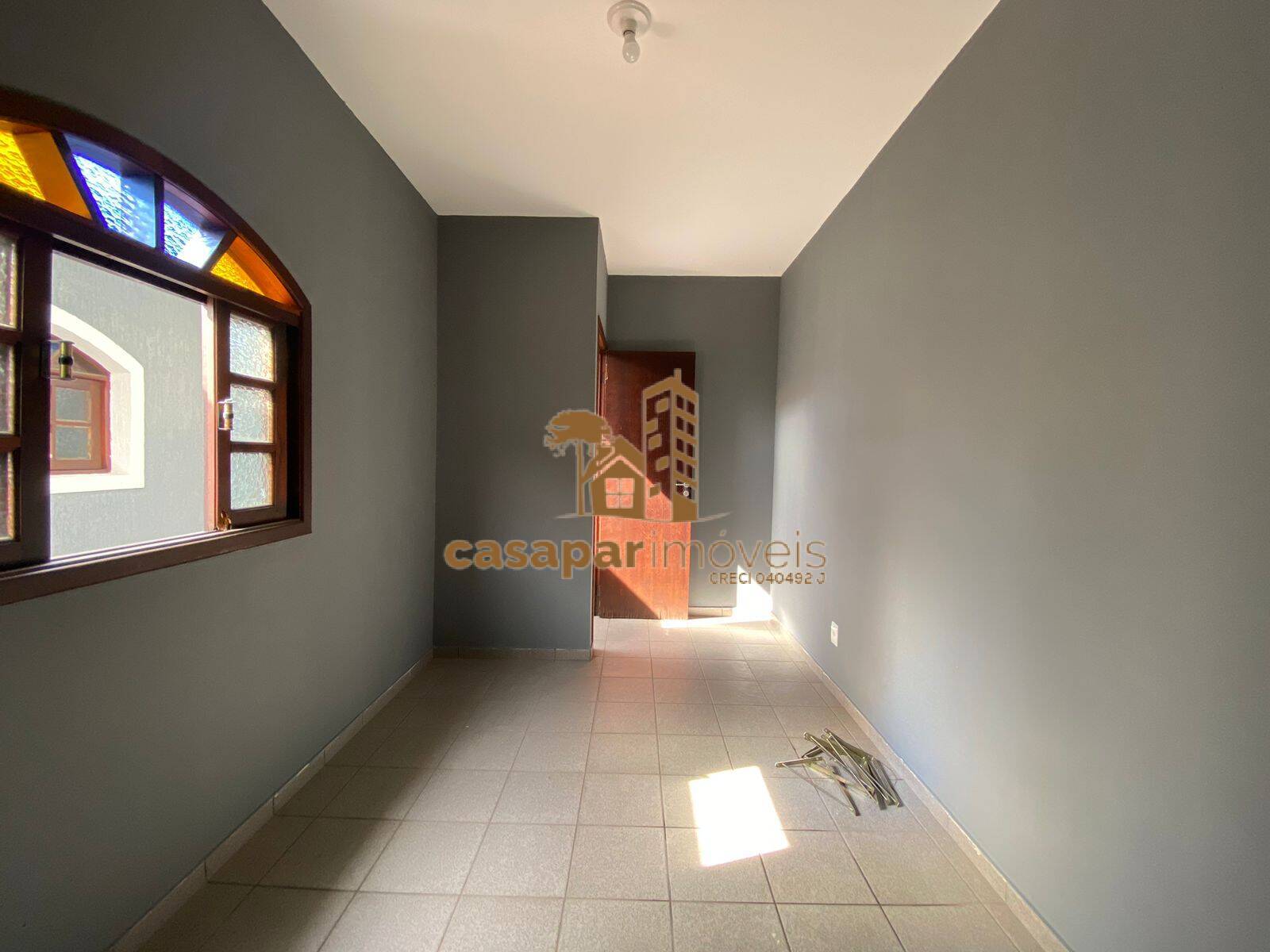 Sobrado à venda com 180m², 3 quartos com edícula e estuda permuta