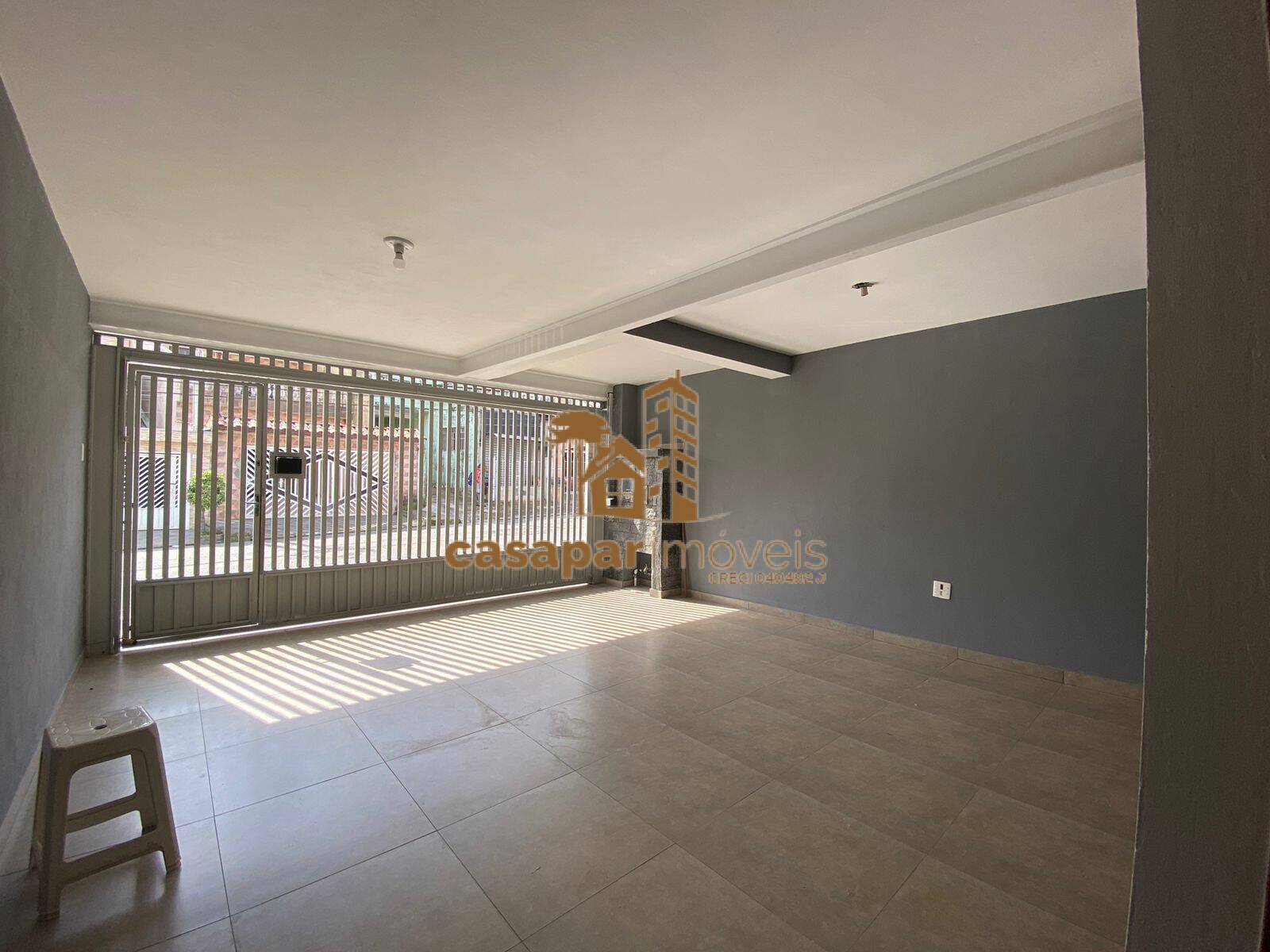 Sobrado à venda com 180m², 3 quartos com edícula e estuda permuta